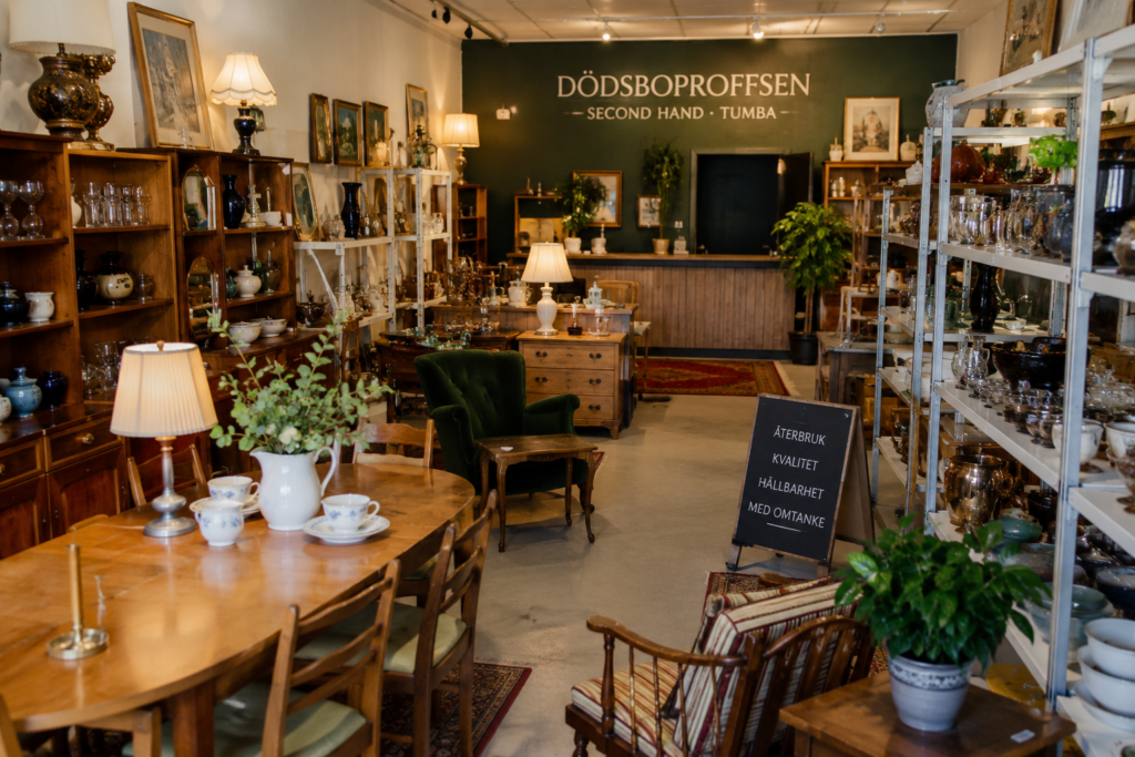 Kan du få gratis tömning av dödsbo? Dödsboproffsen erbjuder kostnadsfri värdering och hjälper med tömning, bortforsling och städning. Fast pris utan dolda kostnader.
